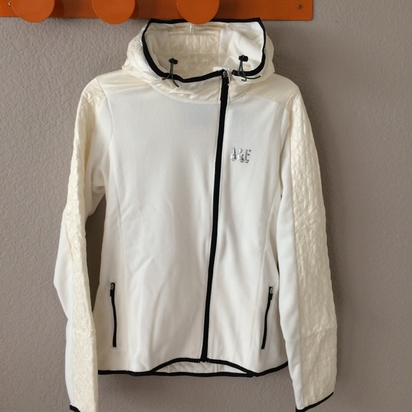 Abercrombie & Fitch Jackets & Blazers - A&F quilted zip up hoodie